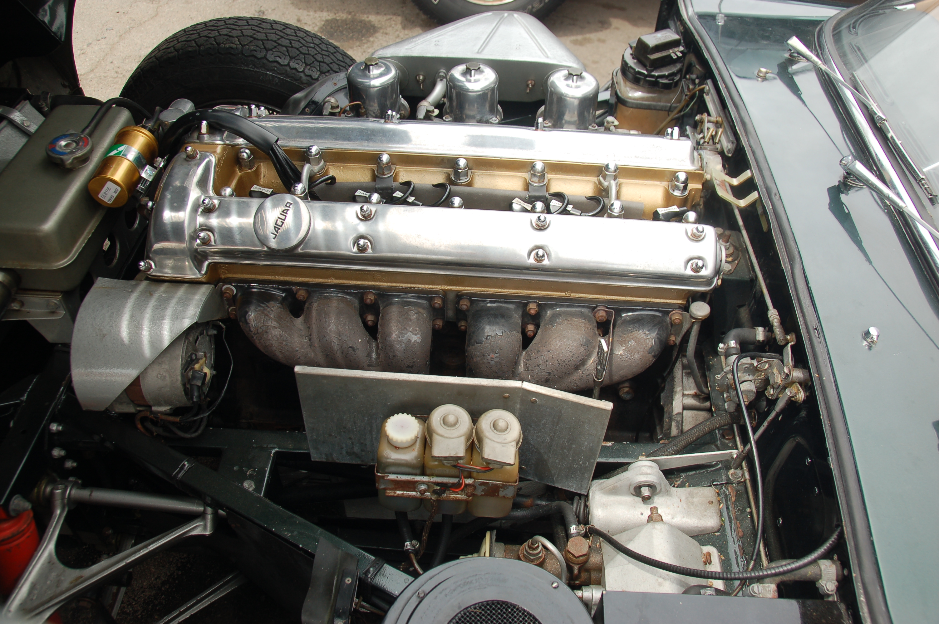 Jaguar E-Type 4.2 at Samuel's in Allston: Engine view