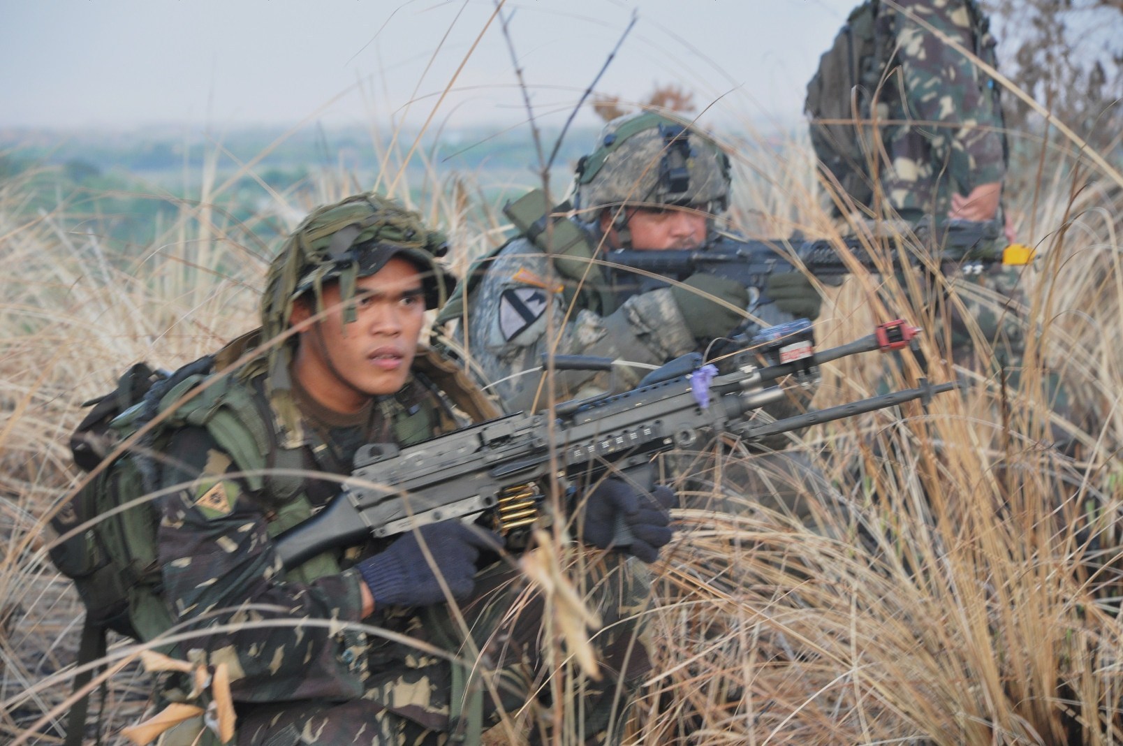 Philippine, US soldiers conduct raid during Exercise Balikatan 2012 [Image 3 of 5]