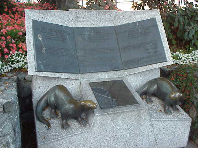 Ode to Otters.JPG by mharrsch / CC BY-NC-SA 2.0 Ode to Otters.JPG