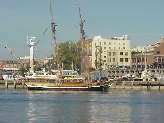 Sailing Ship in Victoria Harbor.JPG by mharrsch / CC BY-NC-SA 2.0 Sailing Ship in Victoria Harbor.JPG