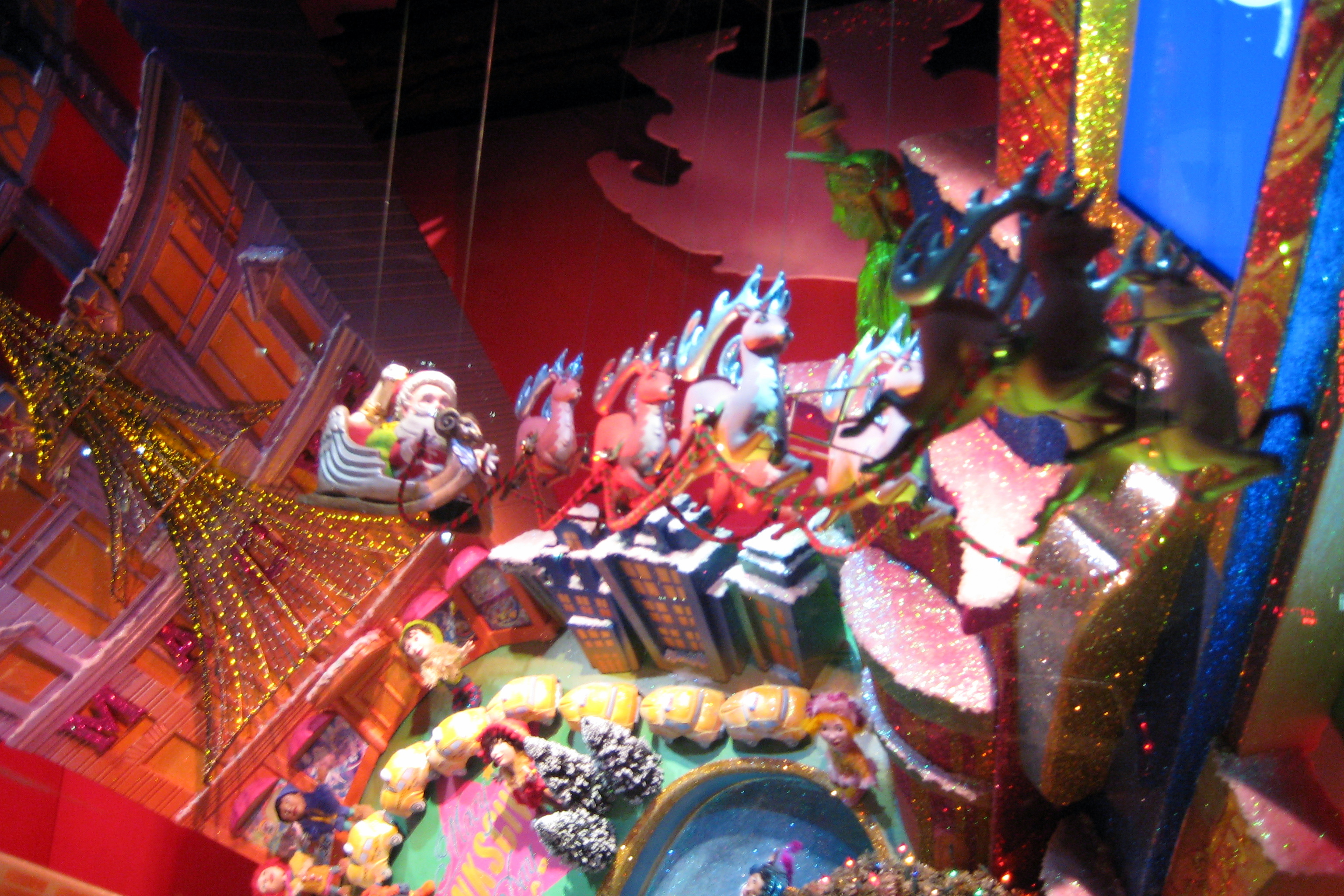 NYC - Macy's 2007 Holiday Window Display - Santa's Big Night by wallyg / CC BY-NC-ND 2.0 NYC - Macy's 2007 Holiday Window Display - Santa's Big Night