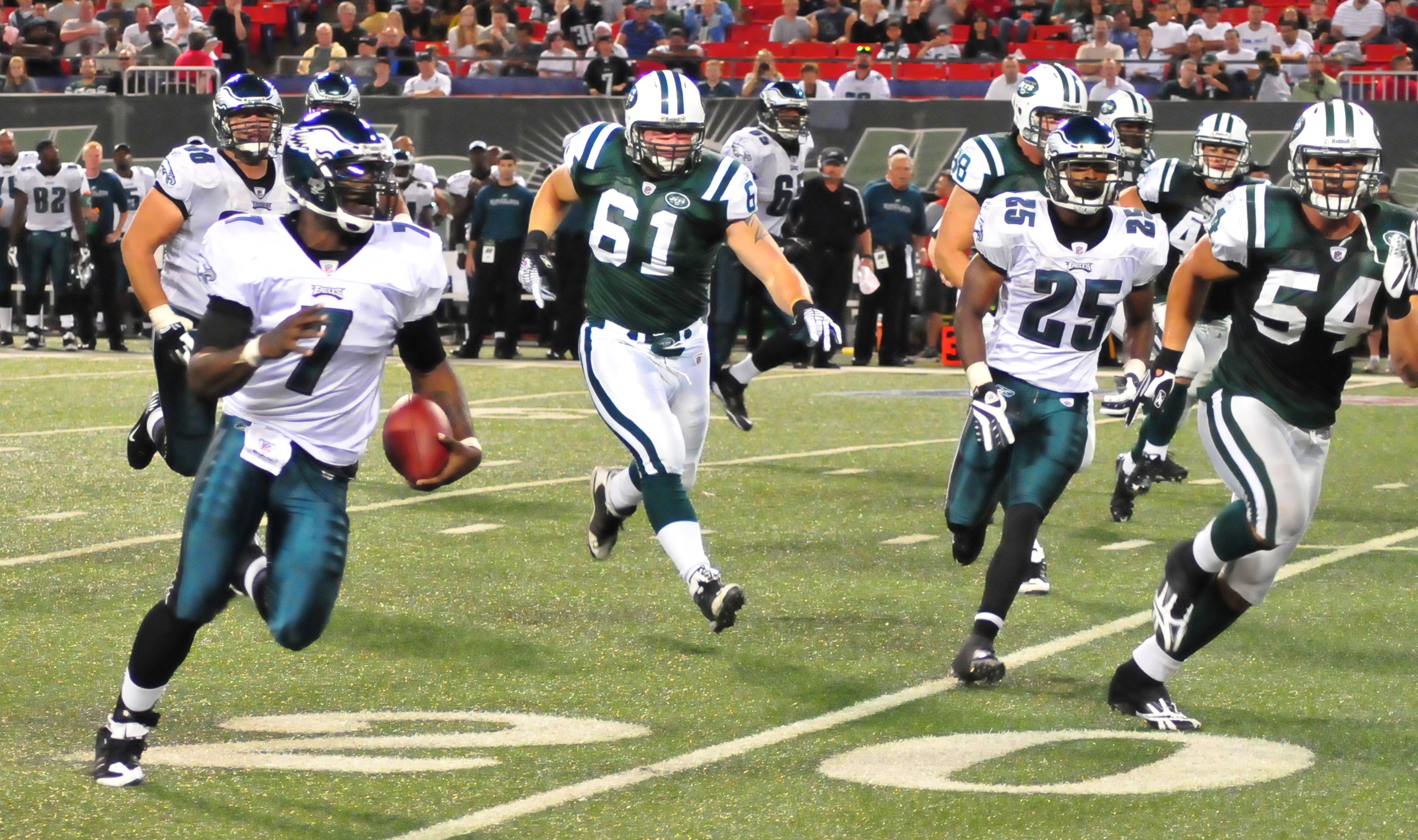 Football: Jets-v-Eagles, Sep 2009 - 76 by Ed Yourdon / CC BY-NC-SA 2.0 Football: Jets-v-Eagles, Sep 2009 - 76