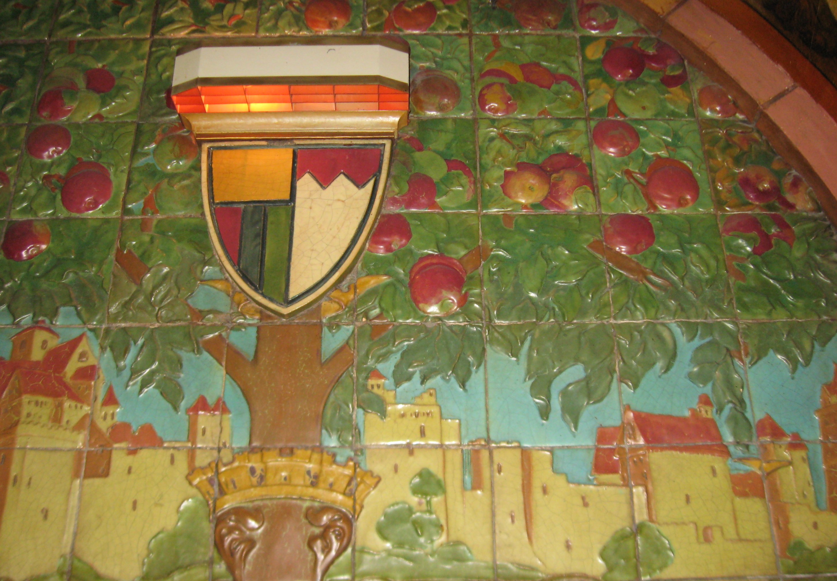 Rookwood Tiles, The Rathskeller by elycefeliz / CC BY-NC-ND 2.0 Rookwood Tiles, The Rathskeller