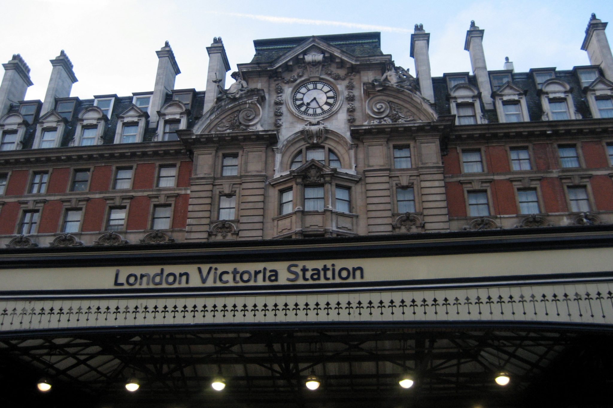 UK - London - Pimlico: Victoria Station